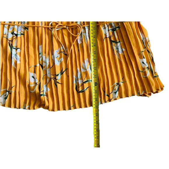 Banana Republic Shirt Women’s Sleeveless Pleated Floral Tie Back Medium - Picture 4 of 4